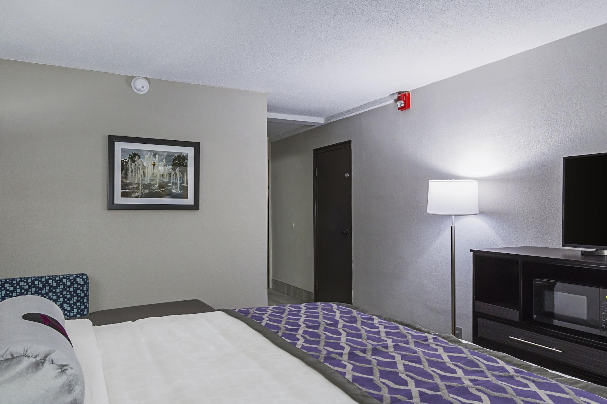 Clarion Inn & Suites Near Downtown Knoxville Extérieur photo