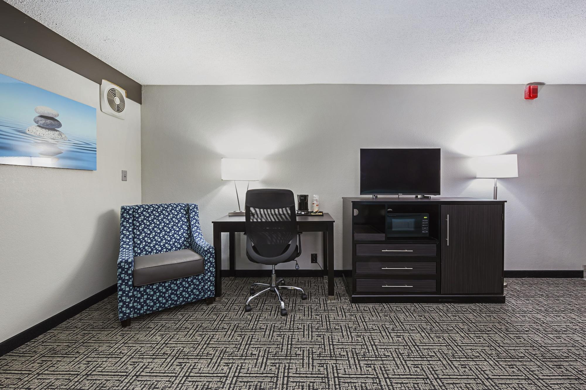 Clarion Inn & Suites Near Downtown Knoxville Extérieur photo