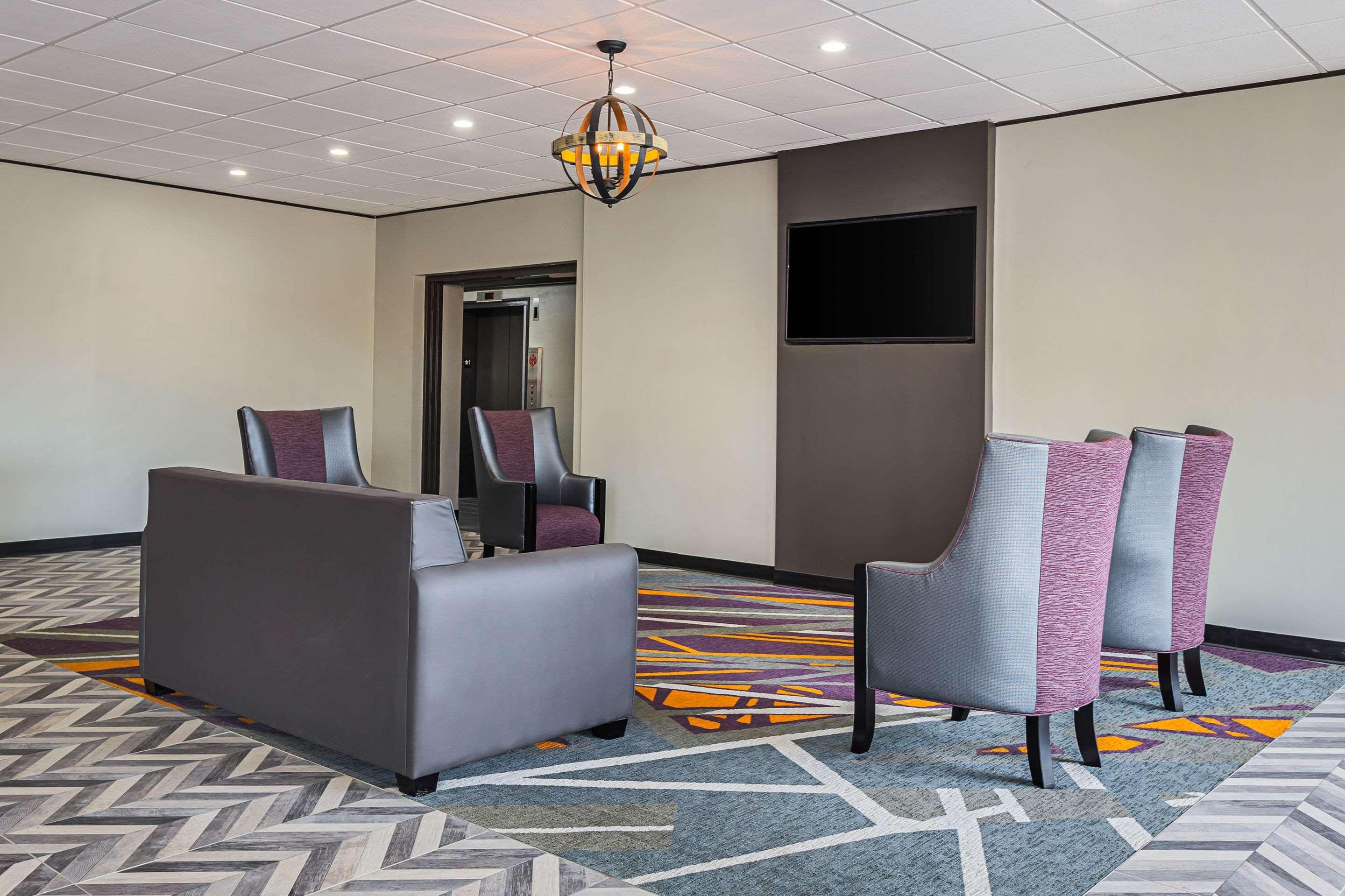 Clarion Inn & Suites Near Downtown Knoxville Extérieur photo